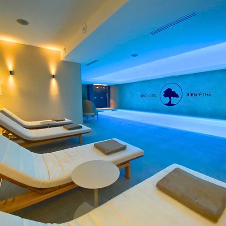 Brit Hotel Piscine & Spa - Fougeres Lecousse Exterior foto