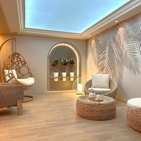 Brit Hotel Piscine & Spa - Fougeres Lecousse Exterior foto