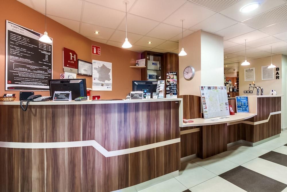 Brit Hotel Piscine & Spa - Fougeres Lecousse Exterior foto