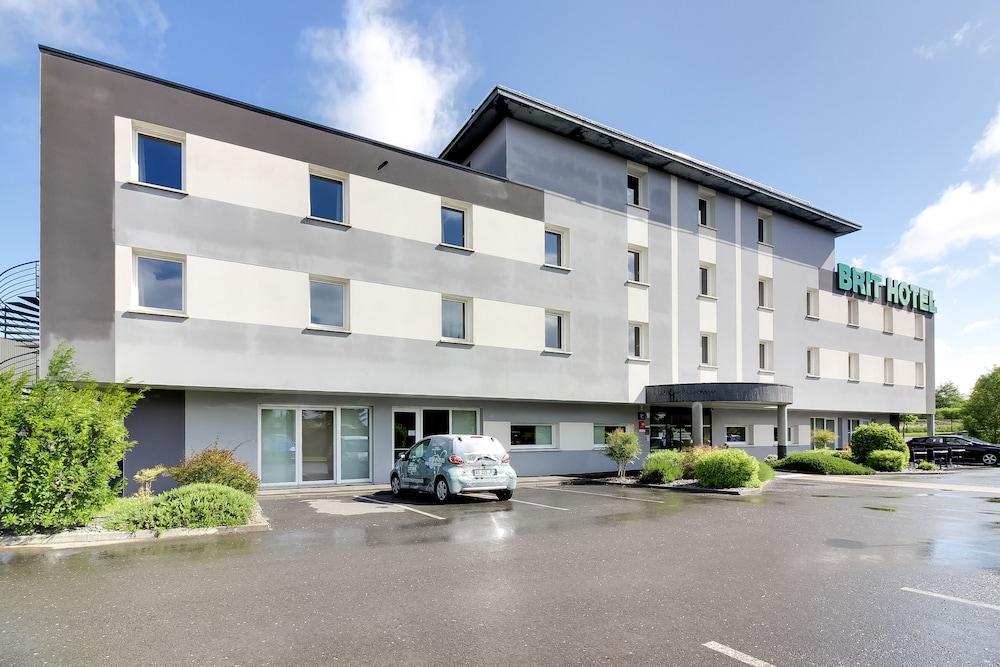 Brit Hotel Piscine & Spa - Fougeres Lecousse Exterior foto