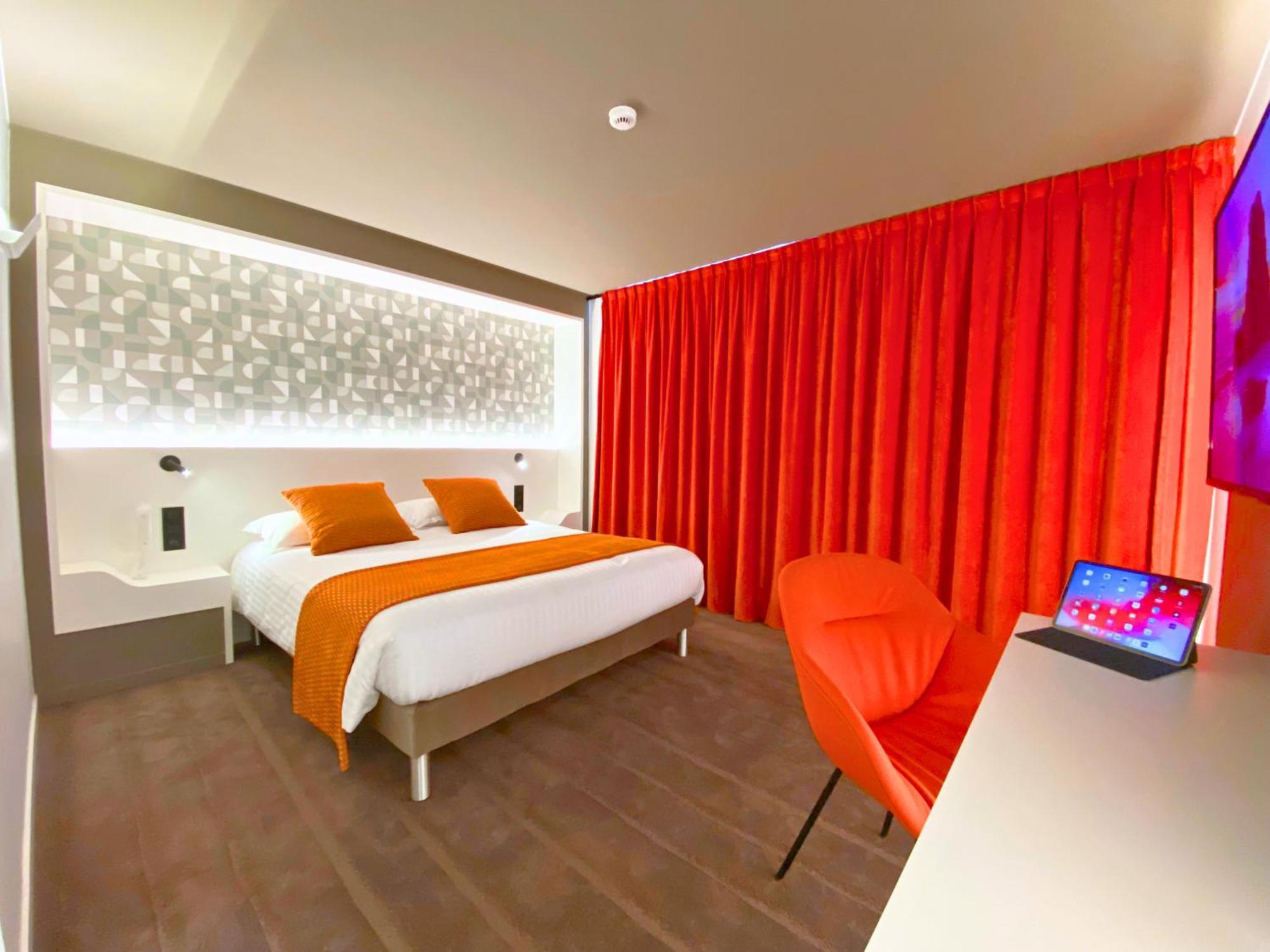 Brit Hotel Piscine & Spa - Fougeres Lecousse Exterior foto