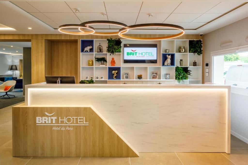 Brit Hotel Piscine & Spa - Fougeres Lecousse Exterior foto